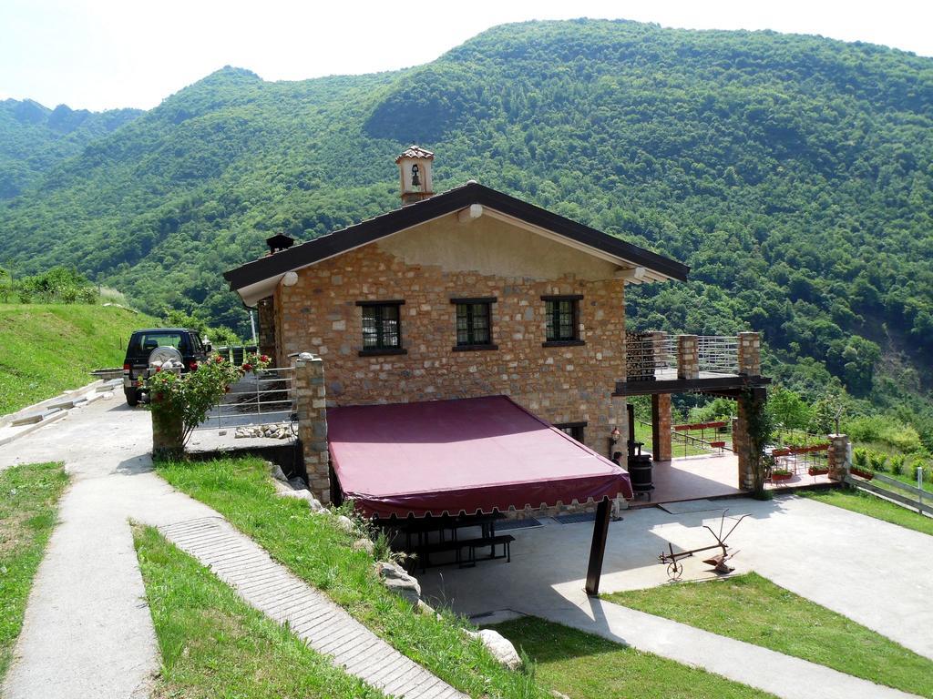 Beautiful Chalet With Swimming Pool In Lombardy Villa Marone Bagian luar foto