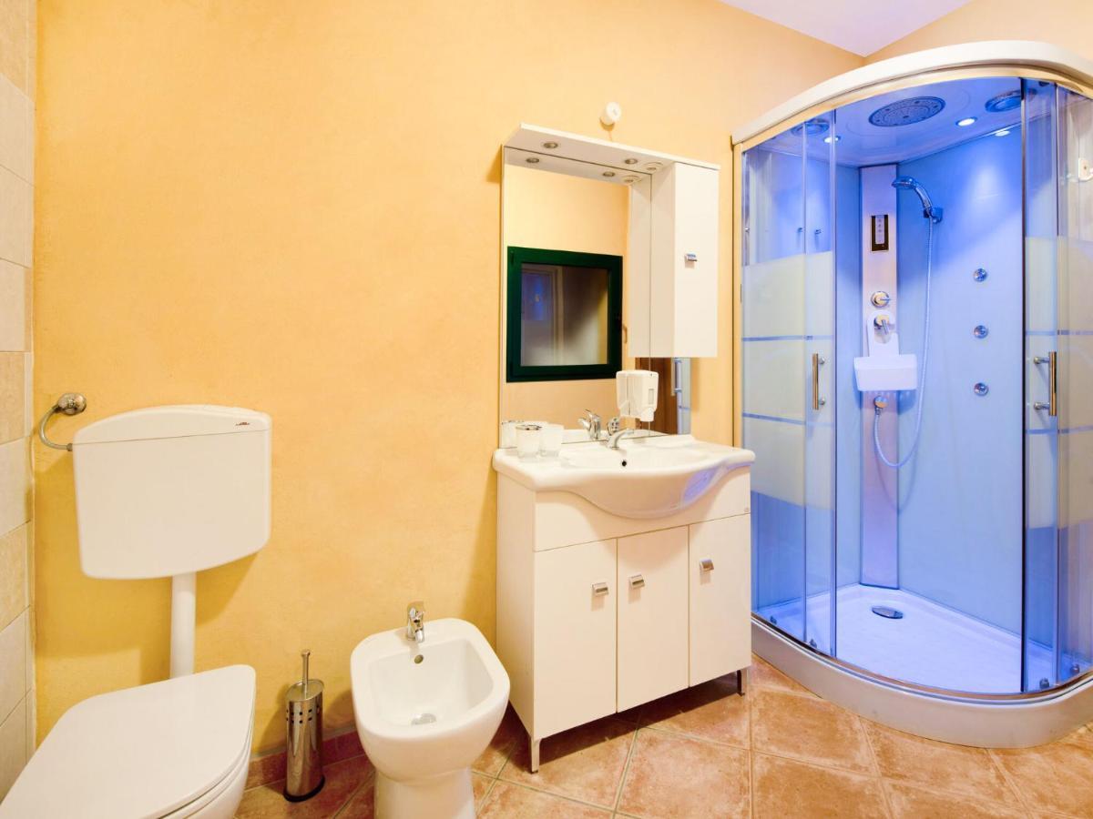 Beautiful Chalet With Swimming Pool In Lombardy Villa Marone Bagian luar foto