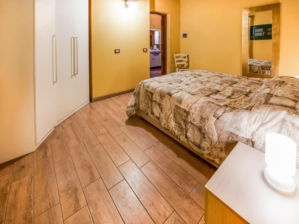 Beautiful Chalet With Swimming Pool In Lombardy Villa Marone Bagian luar foto