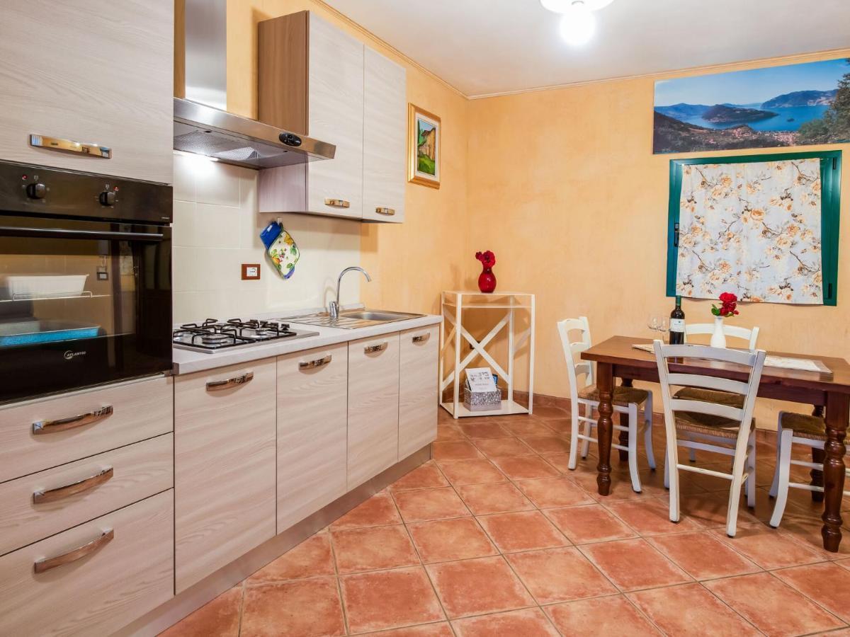Beautiful Chalet With Swimming Pool In Lombardy Villa Marone Bagian luar foto