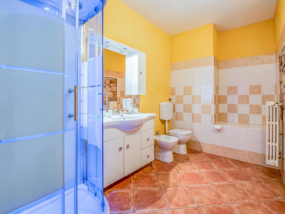 Beautiful Chalet With Swimming Pool In Lombardy Villa Marone Bagian luar foto